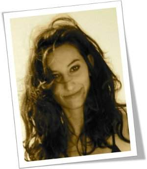 Lorena Chanes, Física y escritora