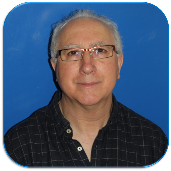  Juan Antonio Urbano , es escritor y poeta