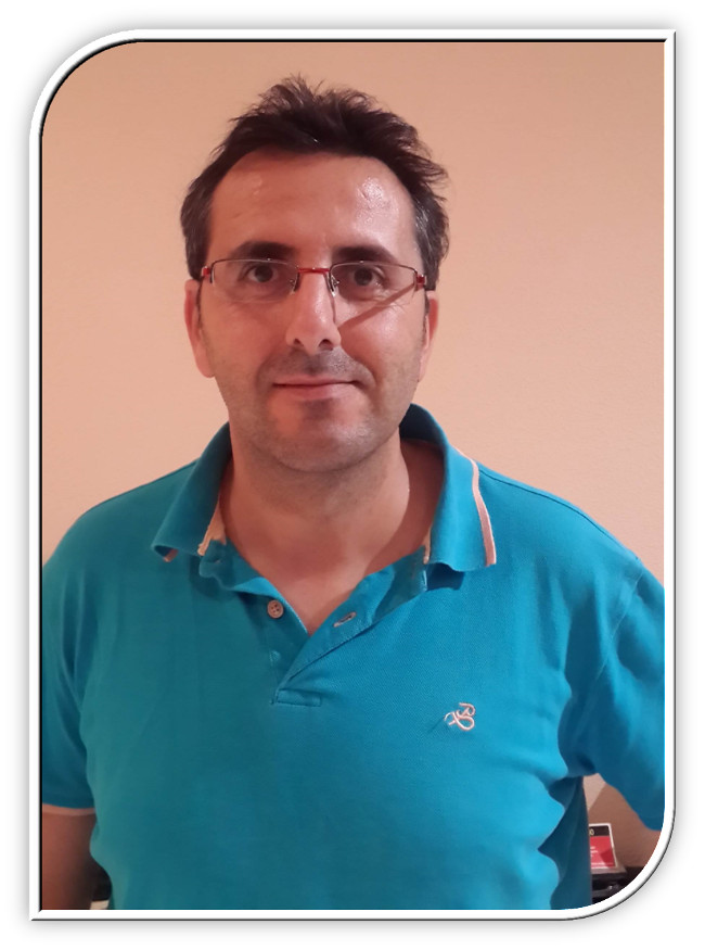 Mario Lourtau , Licenciado en Filolog&iacute;a Inglesa