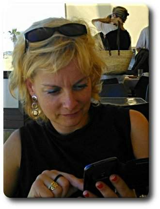Angelique Pfitzner,  narradora, poeta y novelista