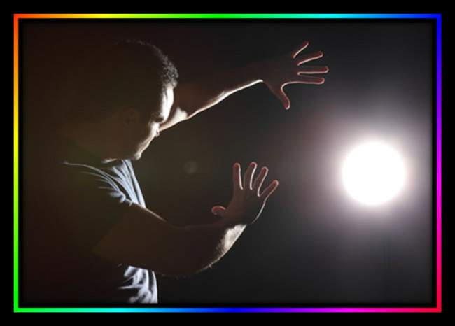 Luz artificial ,  poema de Juan Bello