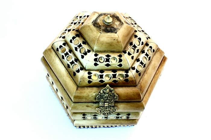 caja de hueso, poema de Vicente Mu&ntilde;oz 