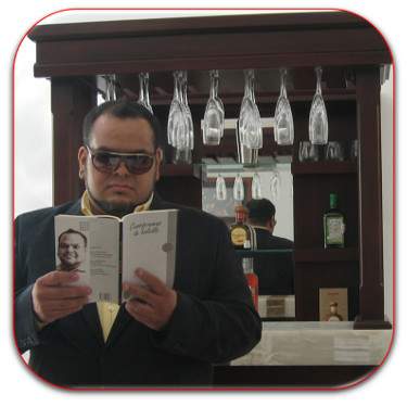 Eric Urias Romero , poeta e ingeniero en Telecomunicaciones