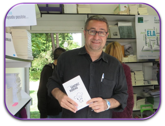 juan manuel s&aacute;nchez moreno con libro